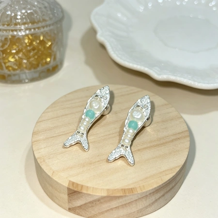 New Chinese-style small fish earrings, silver jewelry with stone inlay, fish tail earrings, fresh and long Chinese style earrings, ladies' versatile earrings in stock New Chinese-style small fish earrings, silver jewelry with stone inlay, fish tail earrings, fresh and long Chinese style earrings, ladies' versatile earrings in stock